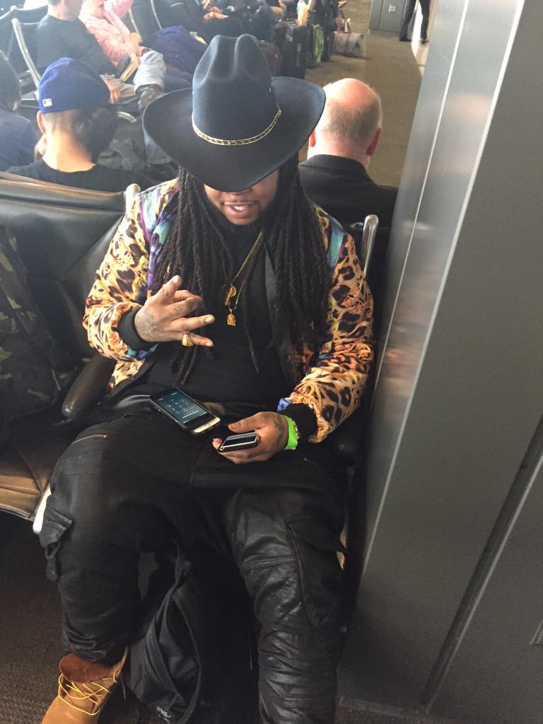 fakeshoredrive's tweet photo. when the airport becomes the FSD front page IRL http://t.co/4N98y5U1M4