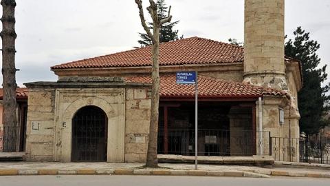 kamugundemicom's tweet photo. Çivisiz cami yıllara meydan okuyor http://t.co/zE4GHZqkUc http://t.co/IxNJAysJg1