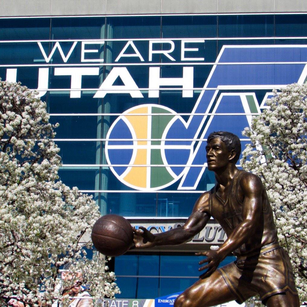 JimboUnplugged's tweet photo. Love this pic I took the outside the ESA. Ever wonder if there's another "statue" or two out there? #UtahJazz http://t.co/QEpkqIyDPC