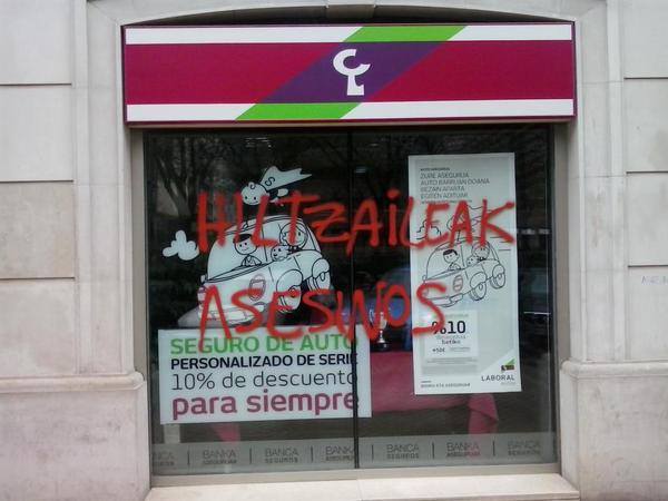GazteKomunistak's tweet photo. El Capitalismo asesina
@LABORALkutxa @Faurecia HILTZAILEAK!
Goian bego Miren
HERRIAK EZ DU BARKATUKO!
#DEPMiren http://t.co/wi8gXEJteK