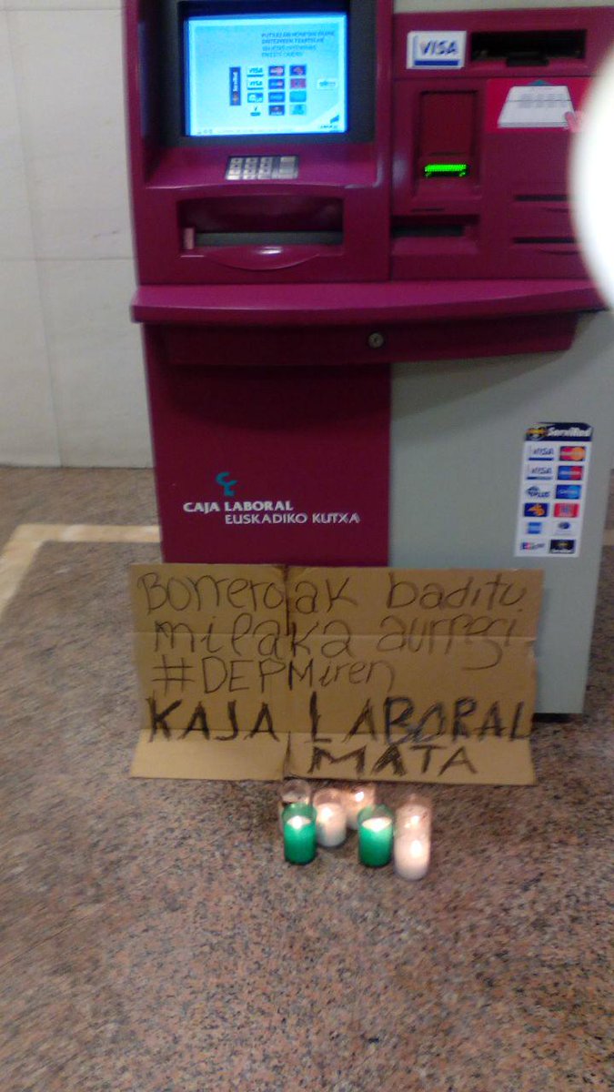 GazteKomunistak's tweet photo. El Capitalismo asesina
@LABORALkutxa @Faurecia HILTZAILEAK!
Goian bego Miren
HERRIAK EZ DU BARKATUKO!
#DEPMiren http://t.co/wi8gXEJteK