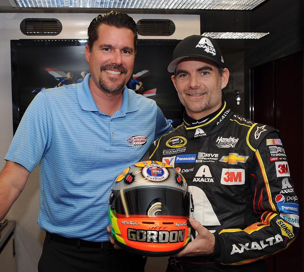 JeffGordonWeb's tweet image. Awesome gift from @ACSupdates. #NASCAR #Team24