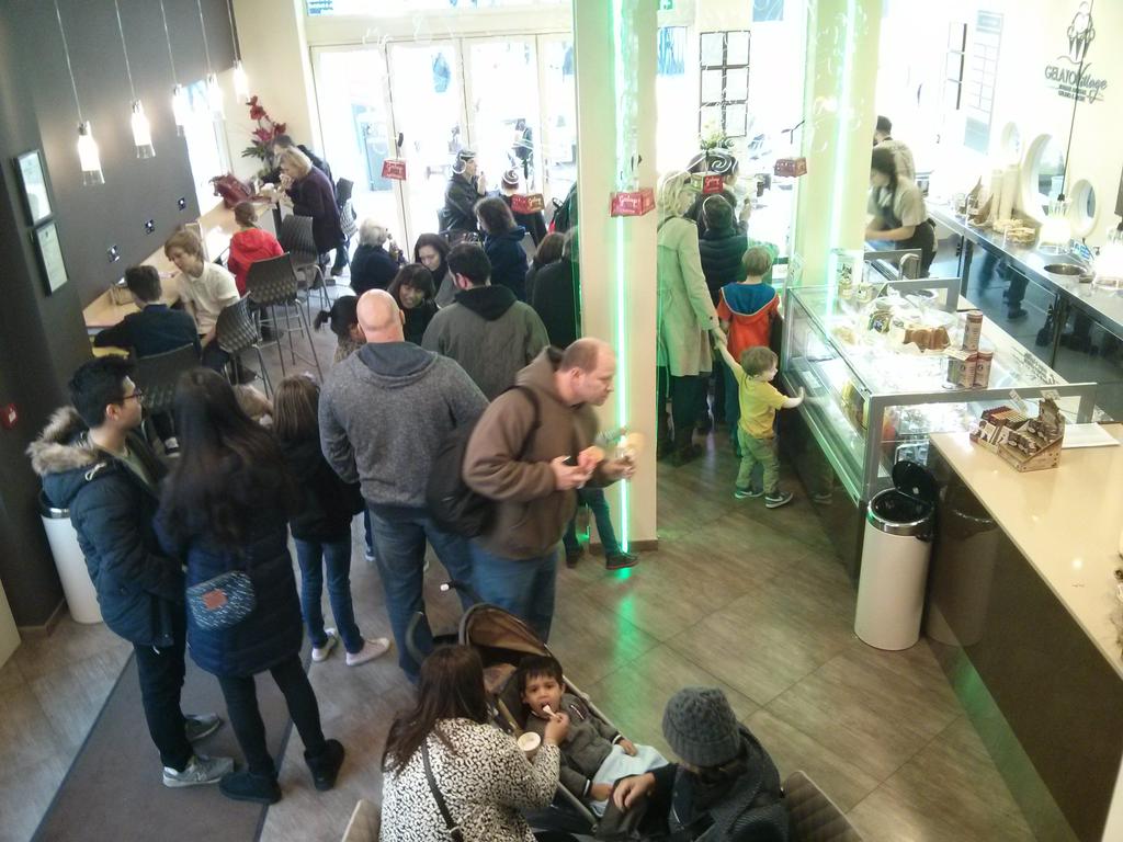 Gelato_Village's tweet photo. Yes, we do have a queue! But don't worry, there is #gelato for everyone and we can also make coffees! http://t.co/hQEYWbIkv0