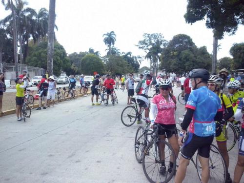 prensacom's tweet photo. Cerca de 2 mil 500 ciclistas de 8 países participan de la carrera de Colón a ciudad de Panamá LA PRENSA/Ana Rentería http://t.co/IlDJbCcXjN