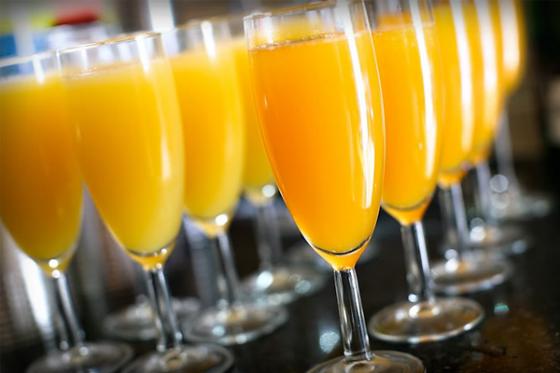 devereschef's tweet photo. Mimosas in a glass are pedestrian,you need bottomless bottle service mimosas!  -In the pub poppin bubbly! #brunch http://t.co/2lDSruvsaa