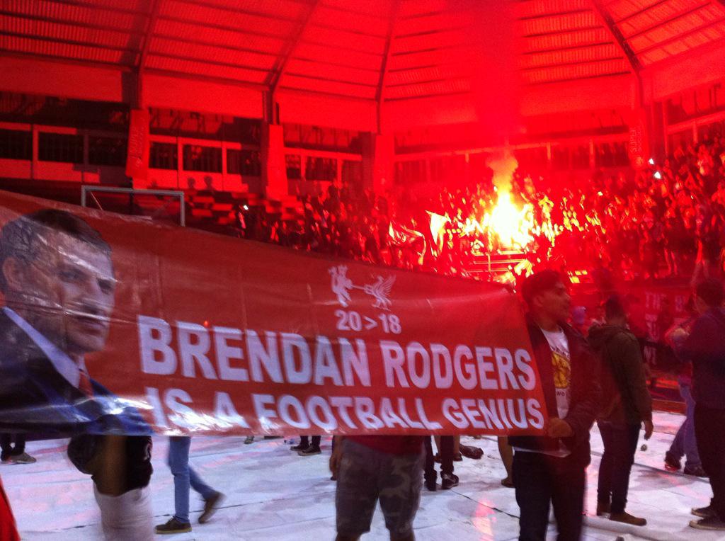 UtdIndonesiaBDG's tweet photo. Dan terimakasih untuk semuanya malem ini, sungguh malam yang indah kawan!! :) http://t.co/g2TrSNcMRz