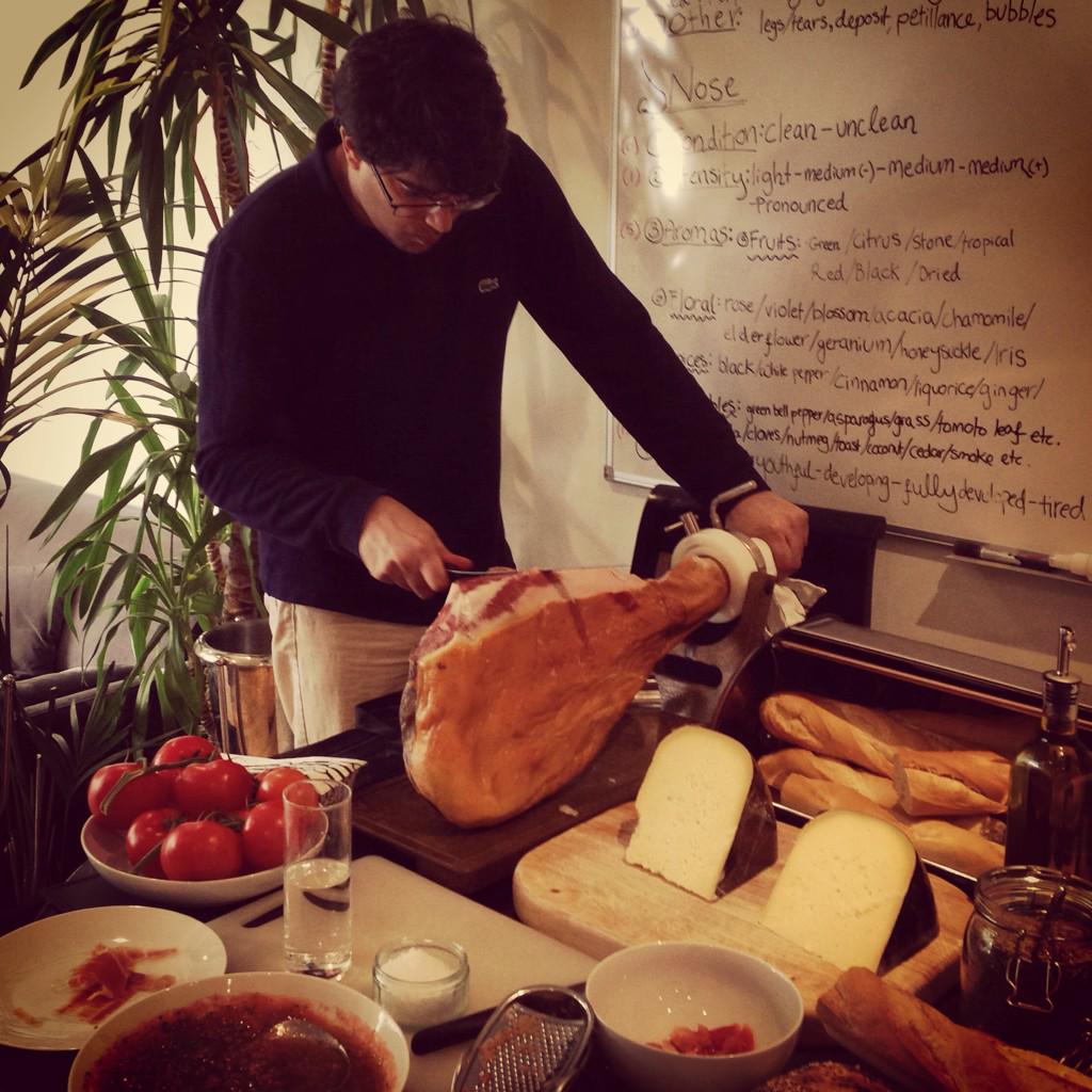 susannah_taylor's tweet photo. A little jamoncito in Tottenham Hale with @alvaroMarcosgar! #jamonjamoniberico #jamon #Food #Spanish http://t.co/LZ9fsxt2fB
