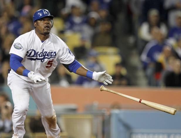 Happy Birthday to Juan Uribe !   