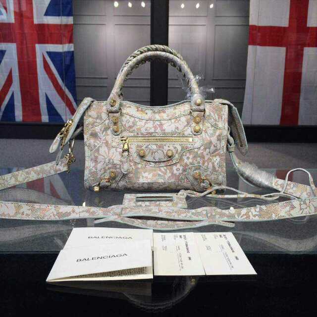 gonewbuy's tweet photo. Balenciaga 2015 new City bag,had done.23cm  and 38cm two sizes. http://t.co/6rzLY0hugd