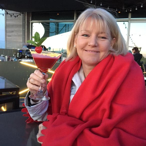 WMumro's tweet image. Susan at the sky lounge freezing