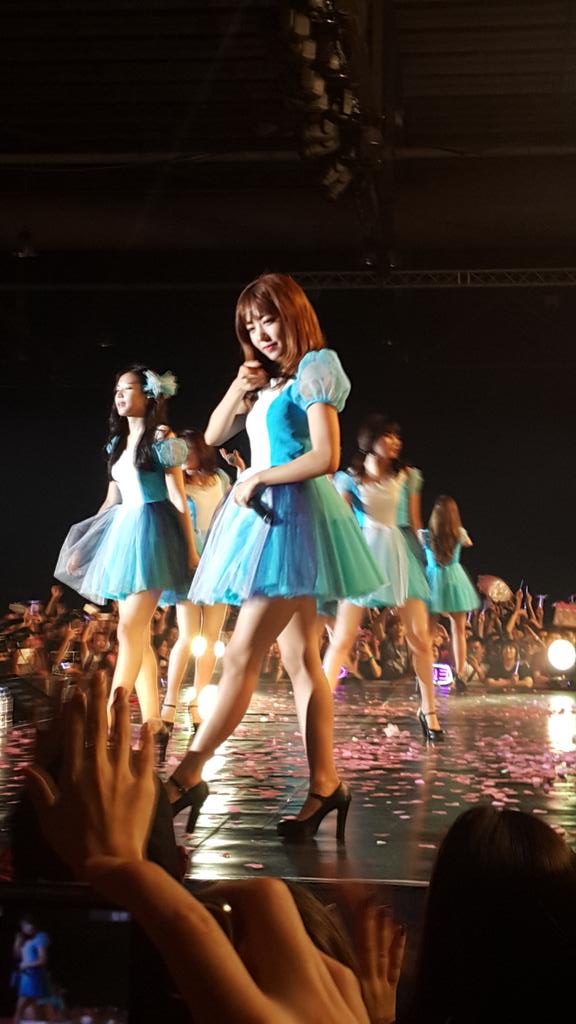 AlextheAlam's tweet photo. ♡♡♡ @APINKKNJ #APinkParadiseSG http://t.co/U17g7JHsXc