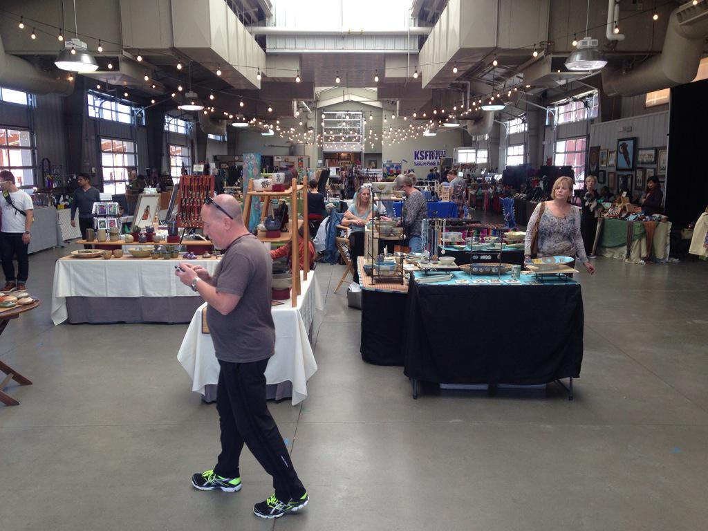 SantaFeSquad's tweet photo. Sundays in Santa Fe mean the art market is open! Lots of hand-crafted Native American pottery &amp; jewelry. http://t.co/60odrWc4gA