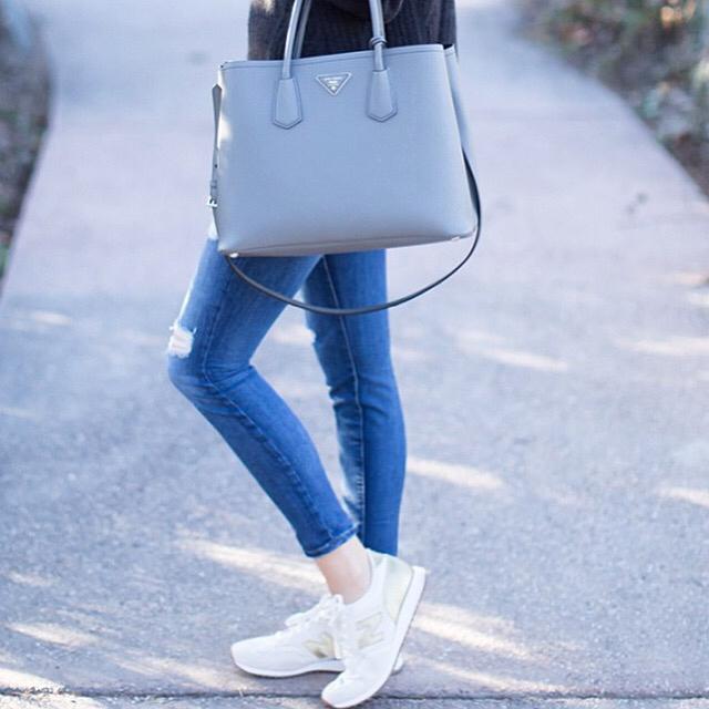 WeAreClassyShop's tweet image. Lifestyle and fashion bloguer @emilyijackson 💙 Casual and lovely outfit💕 Blog: theivorylane.com