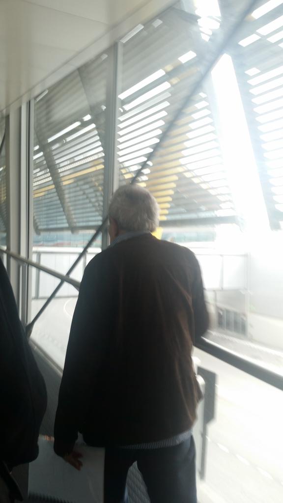 CarlosFCaceresP's tweet photo. @EZegarra3 Pero LCL recién viajó a Madrid anoche, IB 6651 del 21/3, asiento 2L, no antes. Aquí en Barajas hoy. http://t.co/WLE73kKCQp