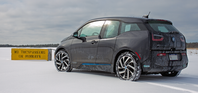 Jalopnik's tweet photo. Your ridiculously awesome BMW i3 wallpaper is here http://t.co/XtQYmSA111 http://t.co/H2DcsULuJw
