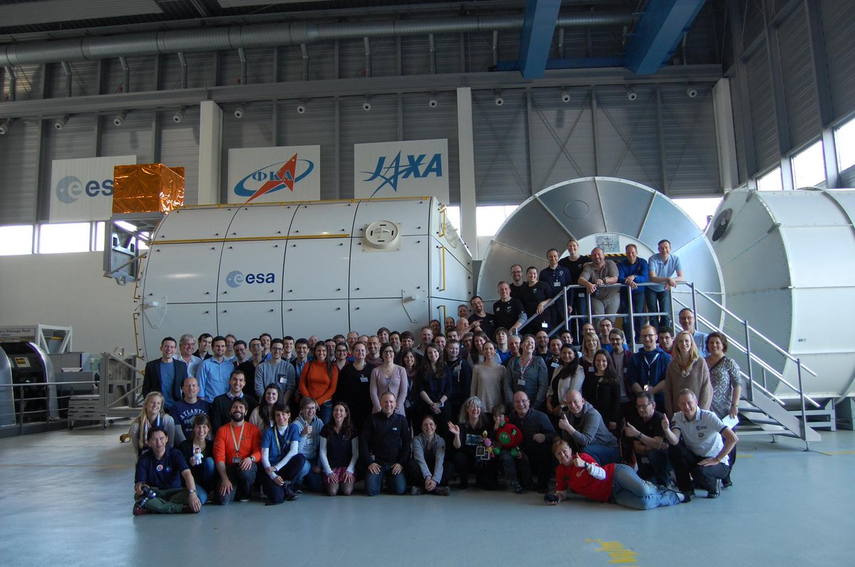 SpaceUpCologne's tweet photo. And here comes the official group photo. It was an amazing weekend! #SpaceUpCGN http://t.co/HvqoHh0J9x
