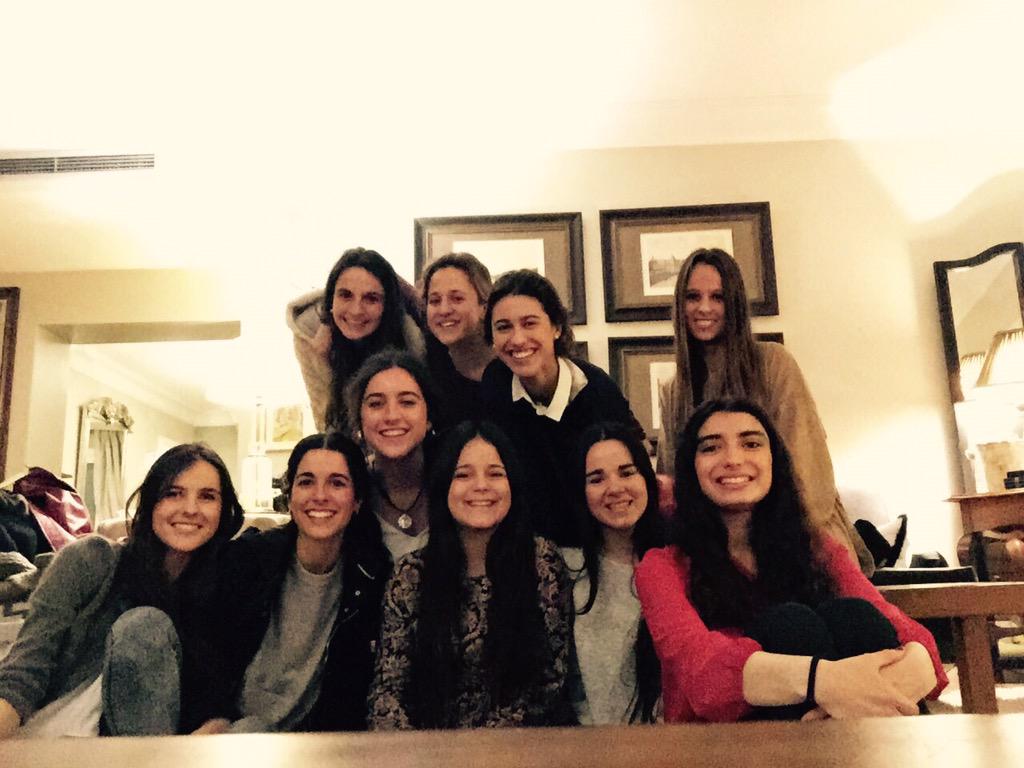 Pino44C's tweet photo. Por mas reencuentros asi 👌👌 💃🎉🎊 #sorina http://t.co/pTqagUep7W