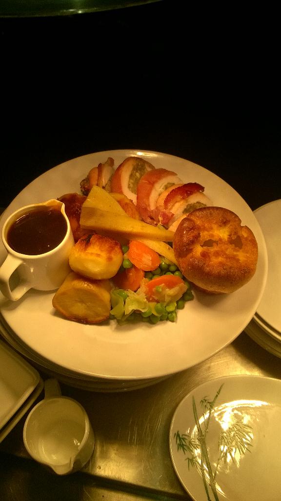 fatarys's tweet photo. Sold out today by 6pm  for the best Sunday roast beef or chicken http://t.co/pLQmPnPz7A