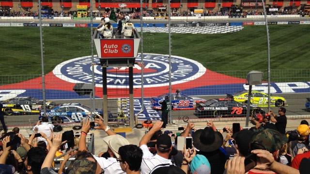GidgetLvzNascar's tweet image. #BestSeat #GreenFlag @ACSupdates #StartFinishLine @NASCAR