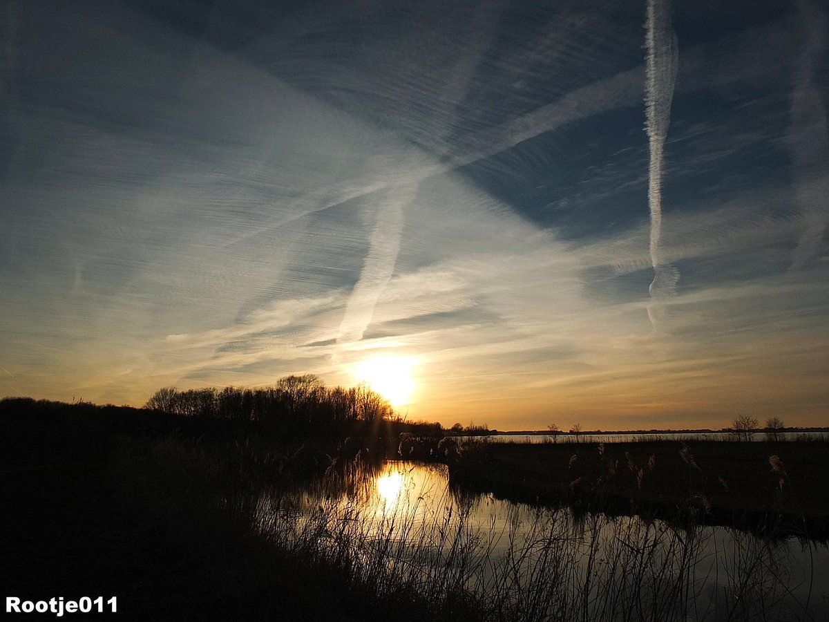 rootje011's tweet photo. Very nice #sunste #Leeuwarden @anndouwsma @AnitaLewys @SevereWeather_N @ElskeJ @bramvanzantenn @Franka75 @dnnsdebruin http://t.co/0z17tX0oYA