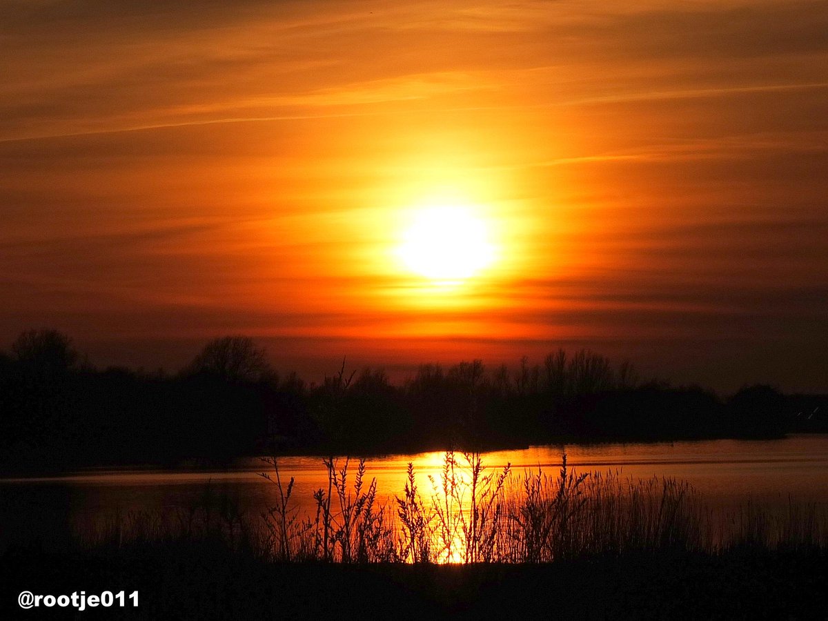 rootje011's tweet photo. Very nice #sunste #Leeuwarden @anndouwsma @AnitaLewys @SevereWeather_N @ElskeJ @bramvanzantenn @Franka75 @dnnsdebruin http://t.co/0z17tX0oYA