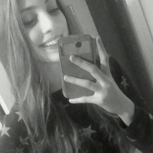 AnaisBestan's tweet photo. Ça va mes bb ? 😘😘 http://t.co/8dCtWa2fRQ