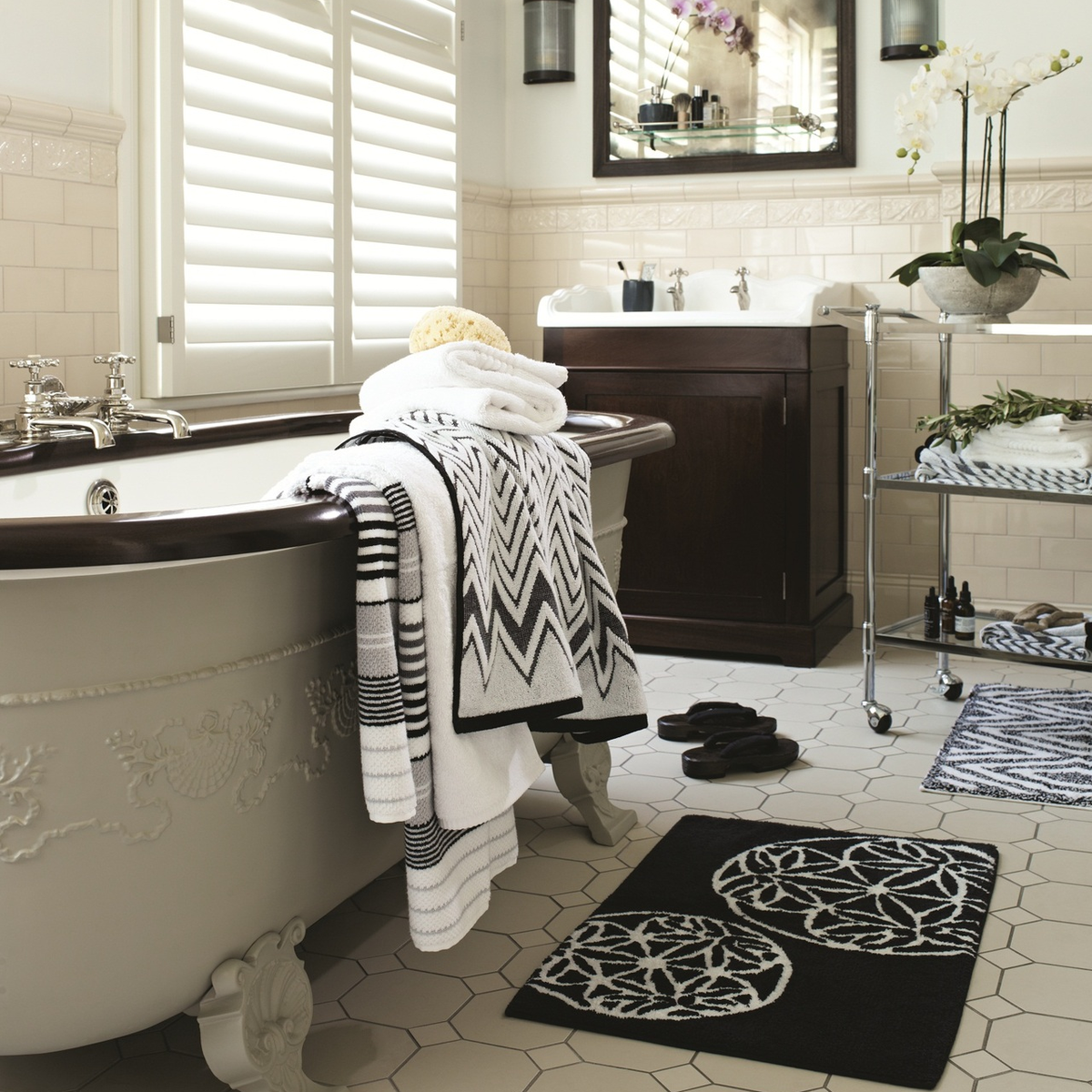 marksandspencer's tweet photo. Time for a nice hot soak > http://t.co/84vWLQtpwJ http://t.co/wzhY2RqN7d