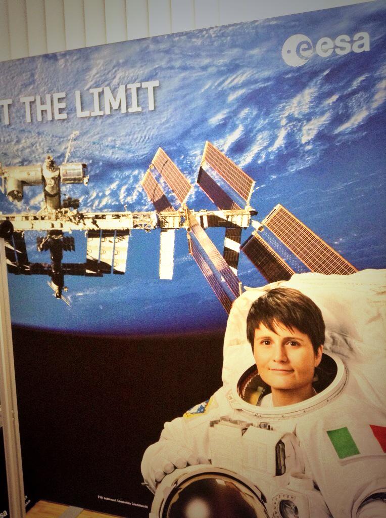 SpaceUpCologne's tweet photo. And the whiteboard is back in original position ready for @ESA_EAC meetings and Russian class tomorrow
#SpaceUpCGN http://t.co/8a6md1yRSJ