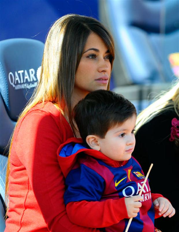 Football Paparazzi on Twitter: "Lionel #Messi's fiancée Antonella
