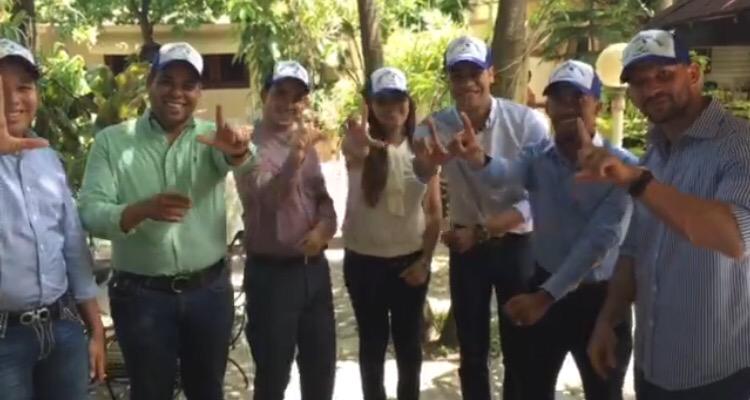 movimientofujel's tweet photo. Parte de nuestros integrantes de #fuerzajovenconleonel #leonel2016  #somosfujel #puertoplataconleonel #leonelsigue http://t.co/bcju9CImPA