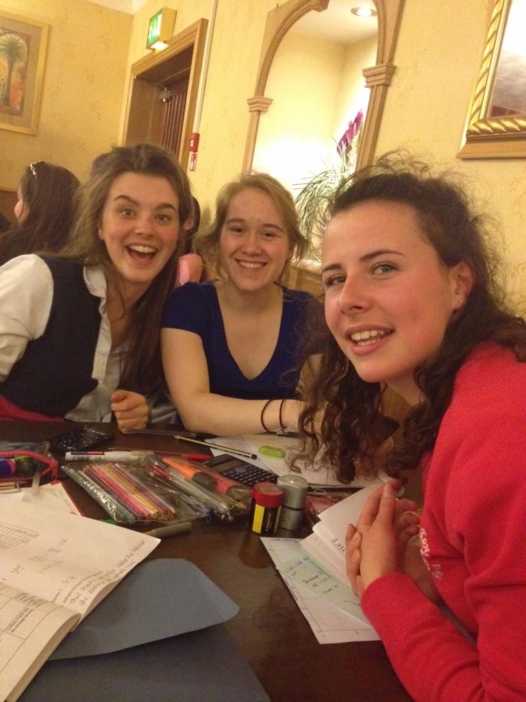 Buxton14Emma's tweet photo. Geography trip in Aber 🌍🇬🇧 @niamh_ld @LauraBruce12 http://t.co/SqWwNc1zCz
