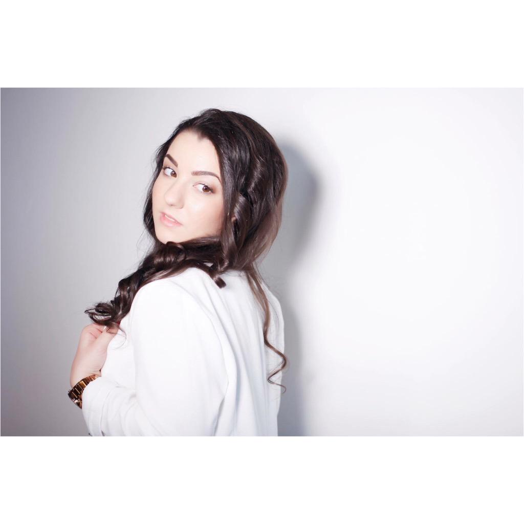 Some photos from today's shoot 😊👌