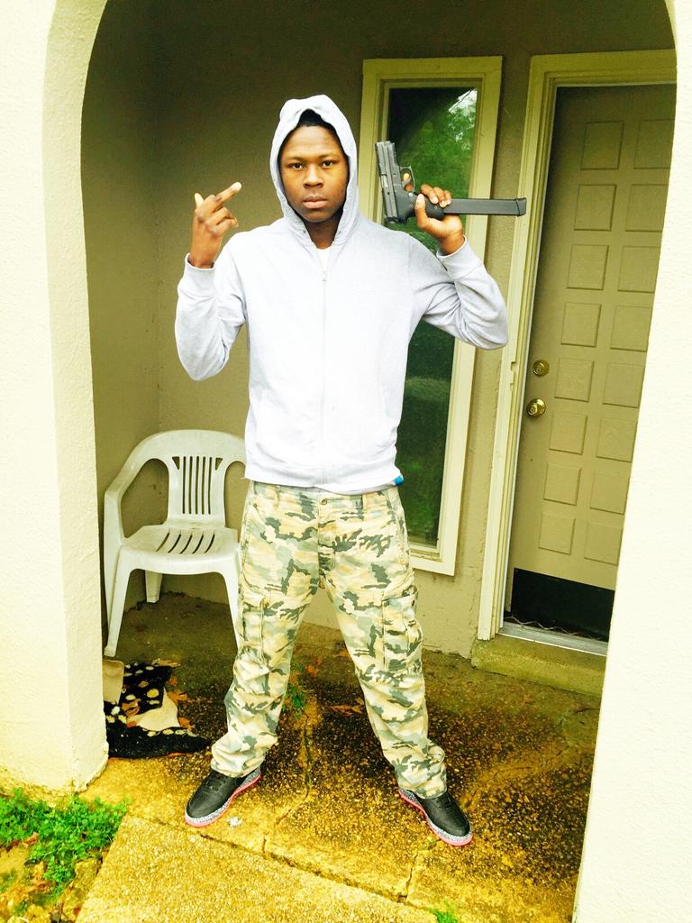 Og_Nounou's tweet image. I grew up a fucking screw up got my first ounce and fucking blew up 💰💰 #50Problems🔫