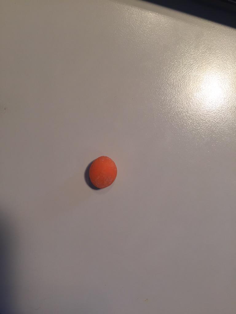 GeorgiaMcNaught's tweet photo. Come look at how tiny this baby carrot is. I still dipped him in hummus and ate him tho. Even tho he's a baby. http://t.co/dOnu3SsK28