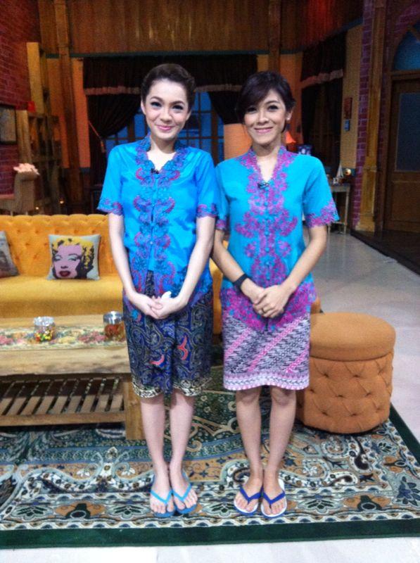 MuhamadAman13's tweet photo. @mayaseptha sama @DianAyuLestari mirip banget,kya kakak adik
@Ini_Talkshow @newsuleprikitiw @omeshomesh jahahaha :D http://t.co/ZlB4SNxlTZ