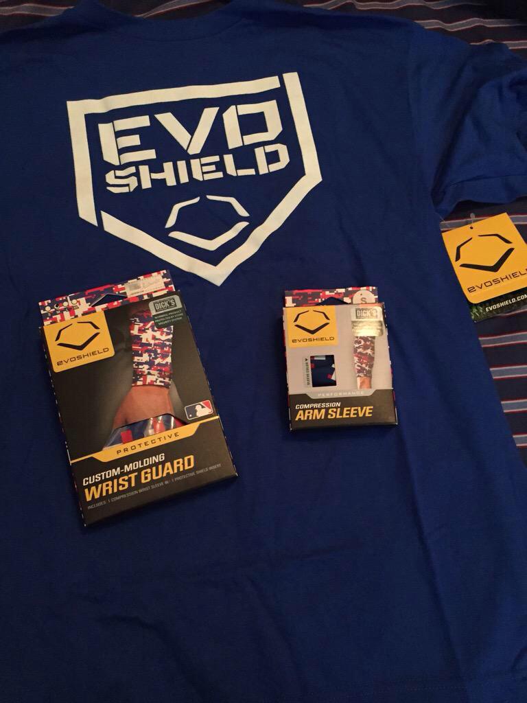 Athlete__Tweet's tweet photo. Giving away this Evo Shield prize pack

To win 

Retweet/favorite this

Follow me and @jordan_fisher10 http://t.co/idfmYd20FF