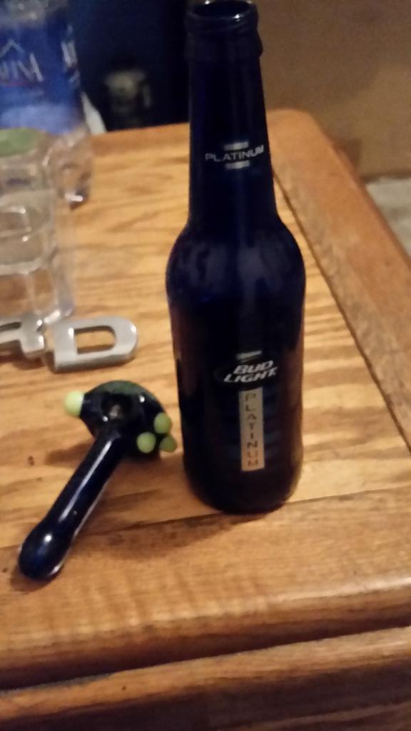Aaron420g's tweet photo. Good kush and alcohol http://t.co/3fMtyvMgKU