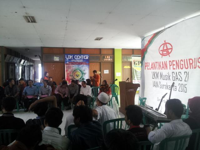 uinsurakarta's tweet photo. sedang berlangsung pelantikan pengurus ukm musik @gasduasatu dan radio @DistafmRadio di gedung SC @iainsurakarta http://t.co/djfEpPt4w9