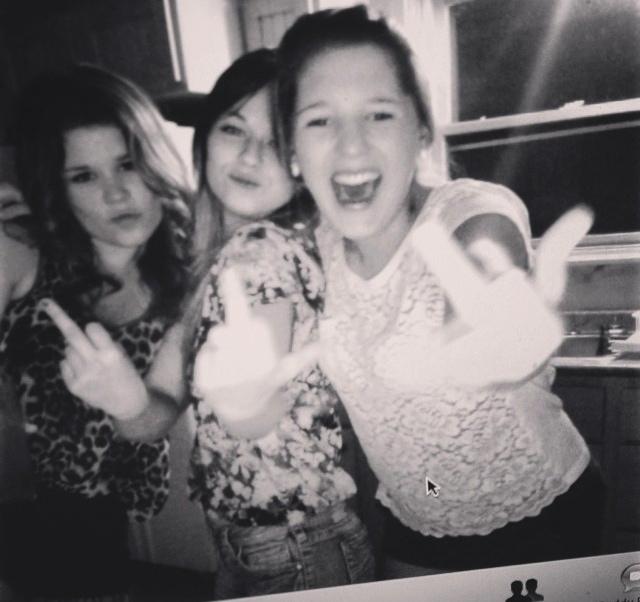 902kelG's tweet photo. Summer throw back π #Cirocccc @kayleeblair18 @sabrinadawn_xo http://t.co/eLvkJSyQwI
