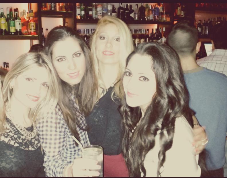 Paularuiz_2's tweet photo. Cumple d nuestra Pam!!😏 @NuriRoblesQ #Ainhoa #Pam http://t.co/idoEbVv4FY