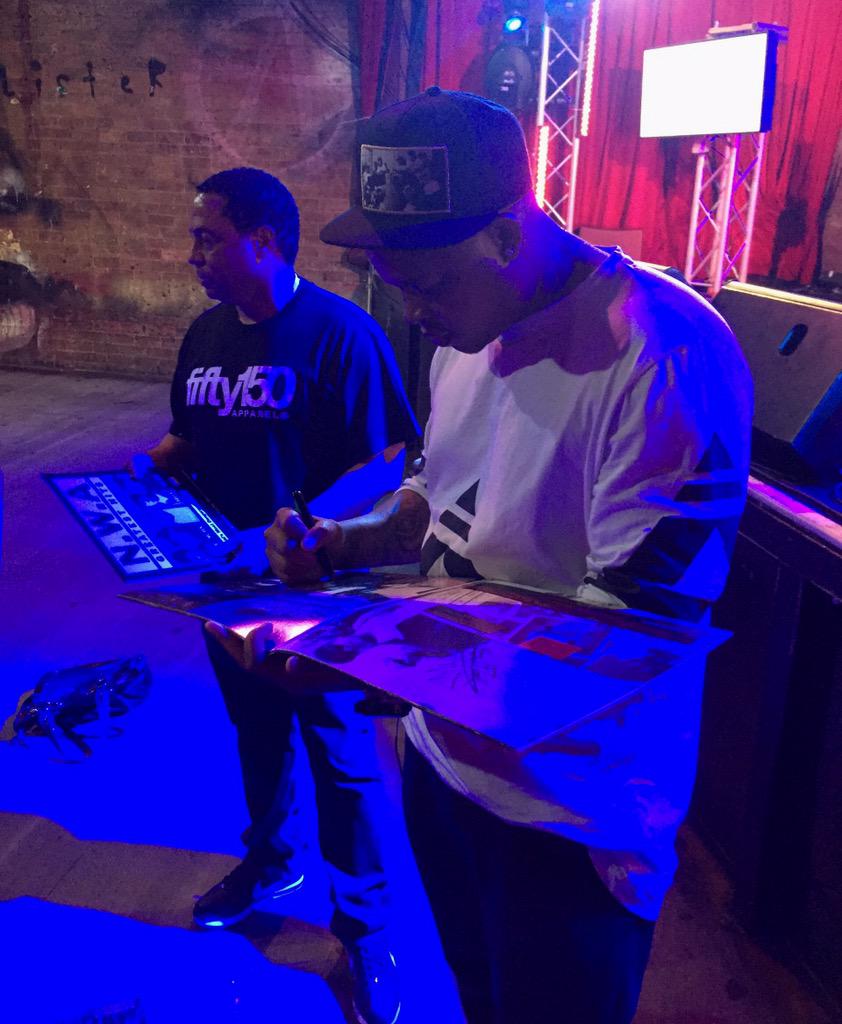 BiancaJenae's tweet photo. Making some fans VERY happy! #straightouttacomptontour #OCMG #KMIT #perth @DJYELLAOFNWA @MrCurtisYoung http://t.co/oMGzJQX0le