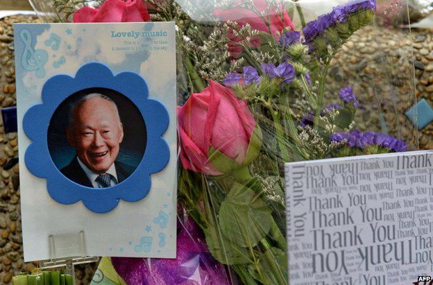 BBCNewsAsia's tweet image. Lee Kuan Yew died peacefully at Singapore General Hospital at 03:18 local time on Monday bbc.in/1HlYoEq