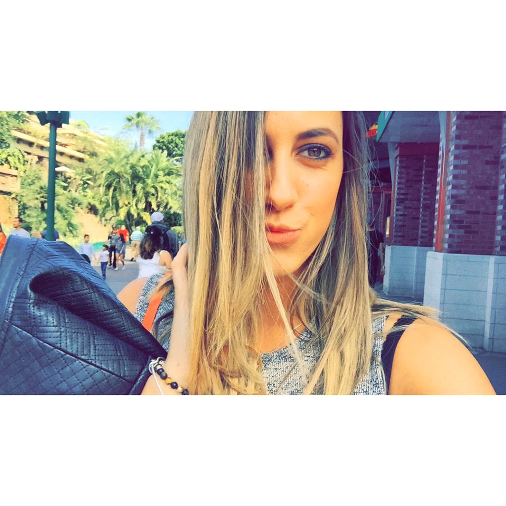 caitlindechelle's tweet photo. welcome to disneyland. @kacymooneyham @janet_von @drakebell @aaroncarter @codysaintnew #springfreaks #Disneyland http://t.co/FiehFEiDOO