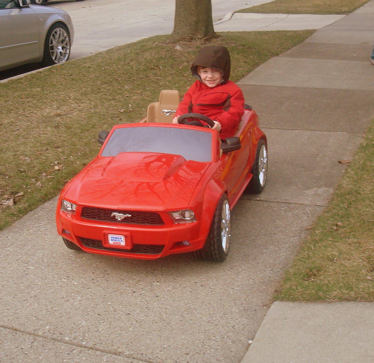 DaysOfMustang's tweet photo. Spring is on its way and so are the #Mustangs! If anyone wants me to tweet pictures of their Stang send them my way! http://t.co/yZxdD0pbIB