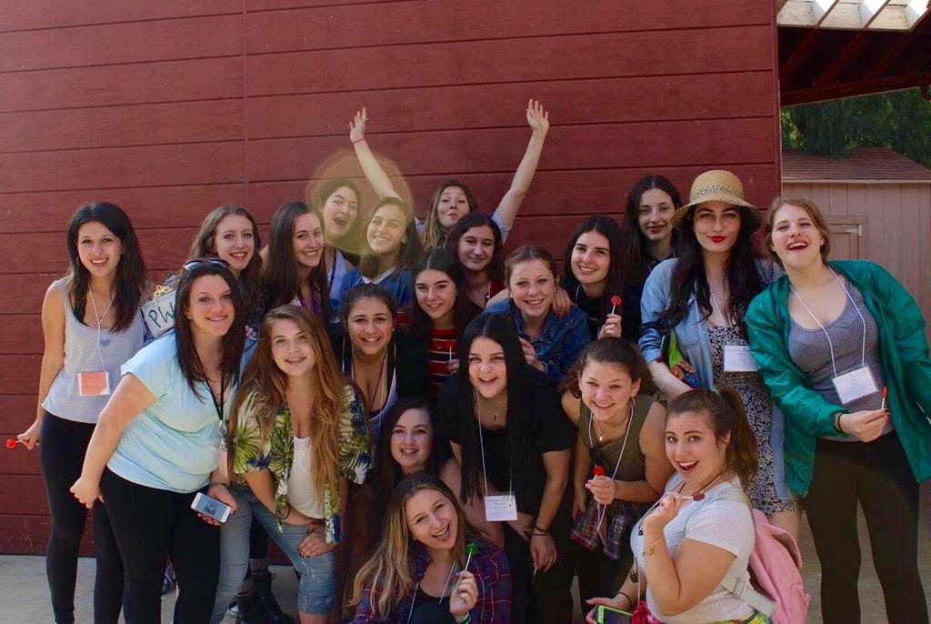 Madisonfayee's tweet photo. Frat/Sis💕 http://t.co/1wRGXcLcks