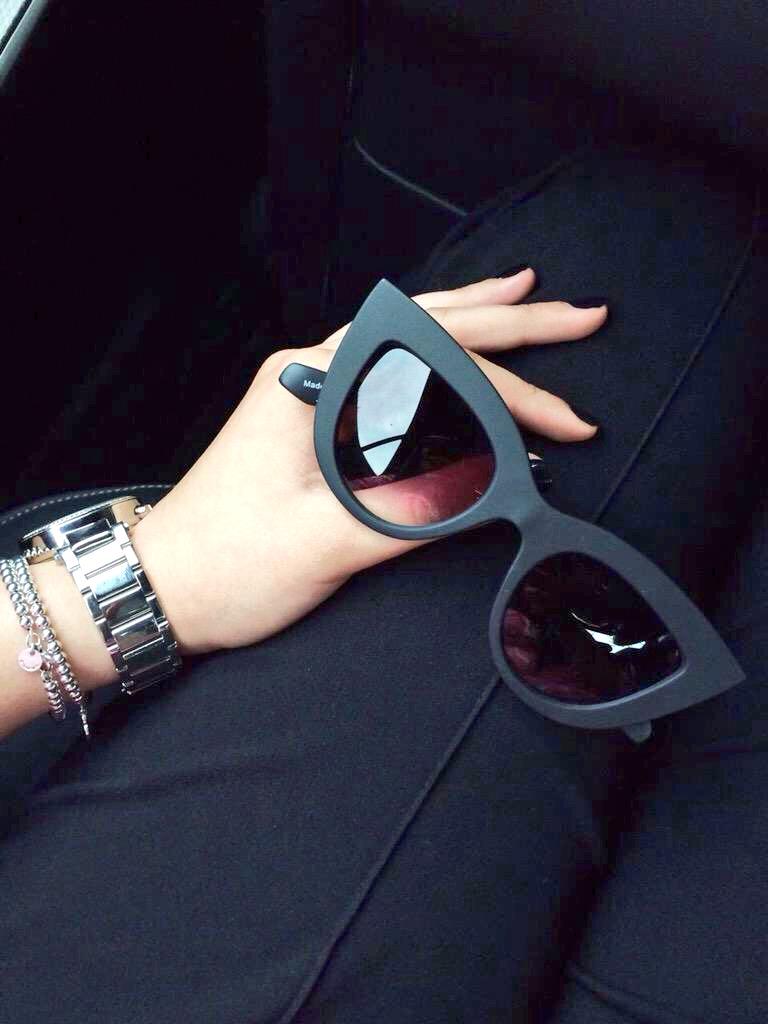 arianneeexo's tweet photo. All I've ever dreamed of having these glasses, these nails ughhhh #desires #majorneed http://t.co/vd1oKAy635