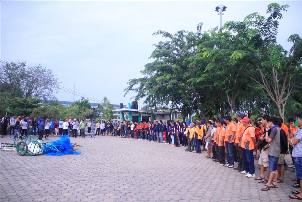 Semua kumpul untuk bersihkan parit @BDGcleanaction <a href="/GpsPwk/">Gerakan PeduliSampah</a> <a href="/GPLsubang/">EnvironmentCommunity</a> <a href="/EHPontianak/">Earth Hour Pontianak</a> <a href="/rokpungsat/">Rok Pungsat</a> <a href="/GPSbdg/">#GerakanPungutSampah</a> <a href="/GANASsbg/">GerakanNyandakSampah</a>