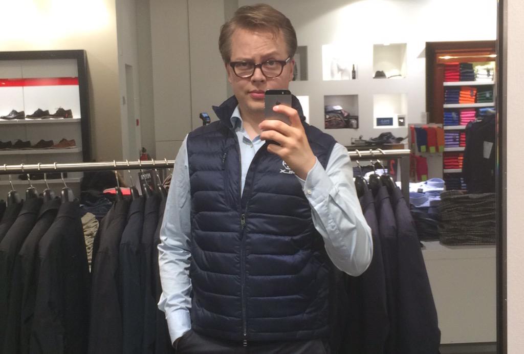 kiddiarni's tweet photo. Me, wearing my VC-look, performance down RLX awesome "the-options-are-about-to..." vest #RLCelebs #VCstyle #svfw http://t.co/ydyoWwWMZV