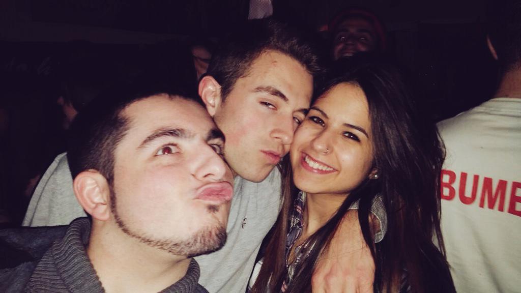 mayravareaperez's tweet photo. Parte de la nochee de ayer! Agustoo😊 http://t.co/ksGnXYsfXk