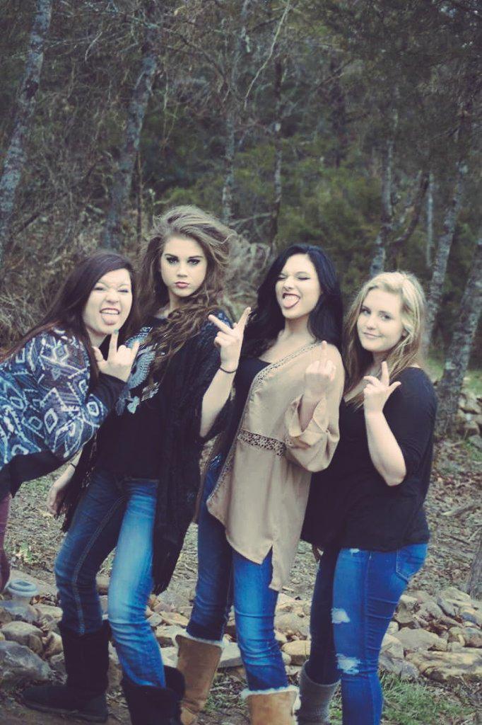 devinpaigeb's tweet photo. Life with y'all is so much fun 💖💋 http://t.co/B2diguROXO
